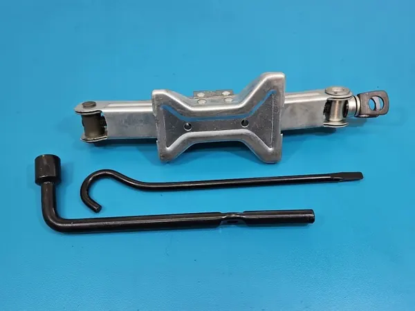 Gebruikte trapeziumvormige autokrik voor Suzuki Swift MK7 image 4