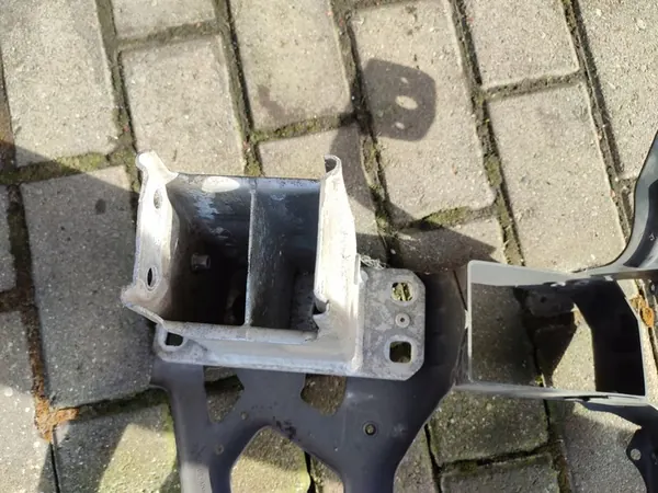 Reforço da zona de impacto BMW E60 E61 OEM 7033731 image 2