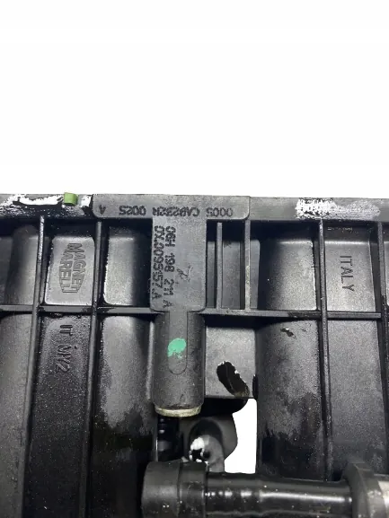 VW Audi 1.8 TFSI Ansaugkrümmer 06H198211A image 3