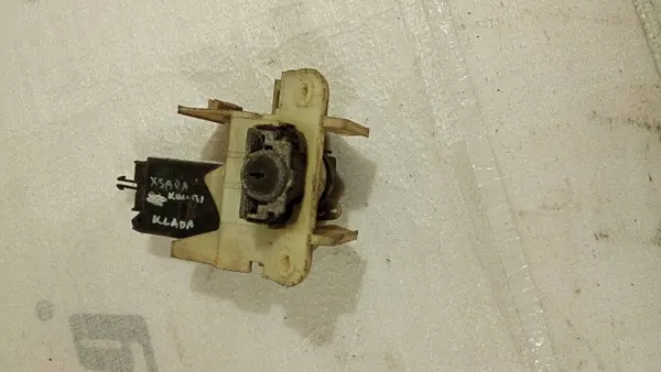 Cerrojo de portón trasero OEM XSARA ZAMEK KLAPY TYL - Usado image 2