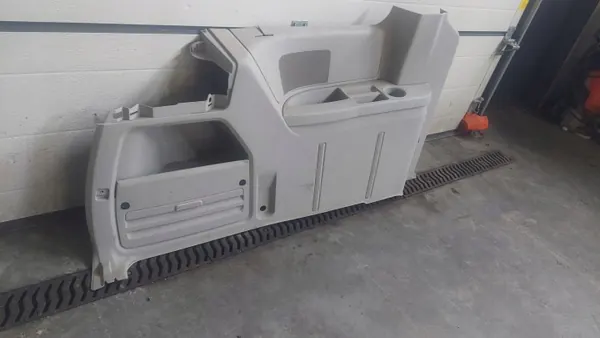 Painel Lateral Esquerdo OEM BOCZEK BAGAŻNIKA CARAVAN image 3