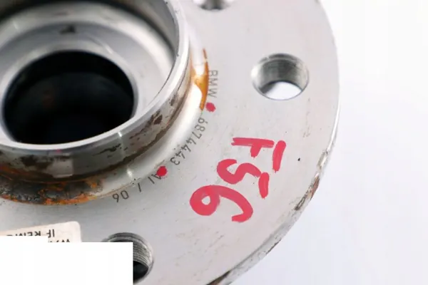 Mini F55 F56 F57 Etupyörän navan OEM 6874443 image 6