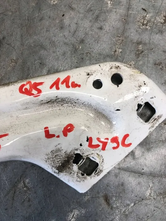 Vasen lokasuojatuki Audi Q5 8R0821135 image 4