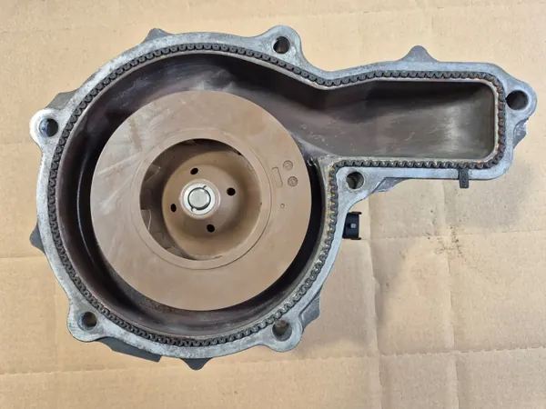 Wasserpumpengehäuse OEM 23959523 für Volvo Renault image 3