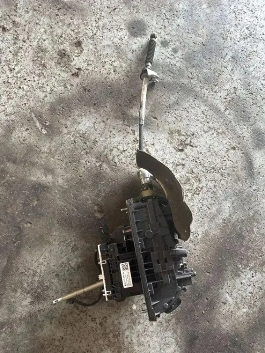 Audi A5 8T3 vaihteiston mekanismi OEM 8K2713041AL image 3