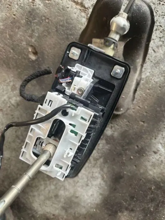 Audi A5 8T3 vaihteiston mekanismi OEM 8K2713041AL image 4