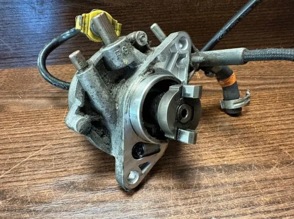 Bomba de vacío Fiat OEM 55221036 para Doblo II 1.3 M-Jet image 2
