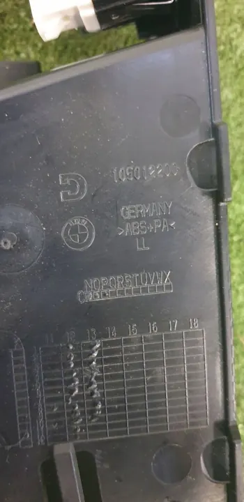 BMW X1 E84 USB-Anschlussabdeckung OEM 9241331 image 5
