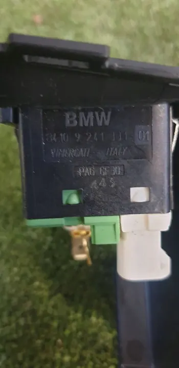 BMW X1 E84 USB-Anschlussabdeckung OEM 9241331 image 6