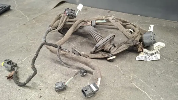 OEM 241252327 Voorlinkerdeur Renault image 2