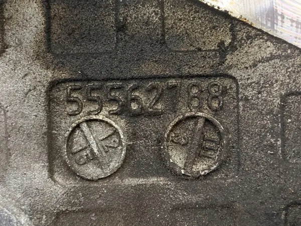 Bomba de óleo OEM 55562788 para Opel Corsa D image 3