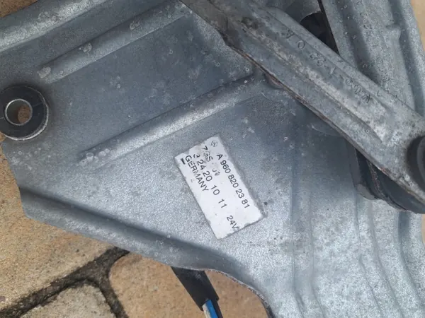 Mercedes Actros pyyhinmoottorimekanismi OEM A9608202381 image 3