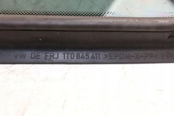 Begagnad VW Touran höger framruta OEM 1T0845411 image 4