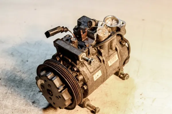 Compressore aria condizionata AUDI A4 2.0L benzina OEM image 4