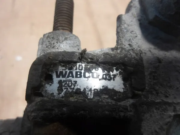 Vanne de relais Renault Magnum image 6