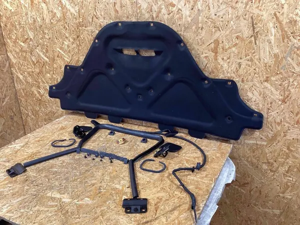 Porsche Macan Motorhaubendämmung OEM 95B863831D image 4