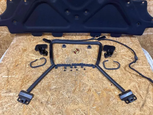 Porsche Macan Motorhaubendämmung OEM 95B863831D image 5