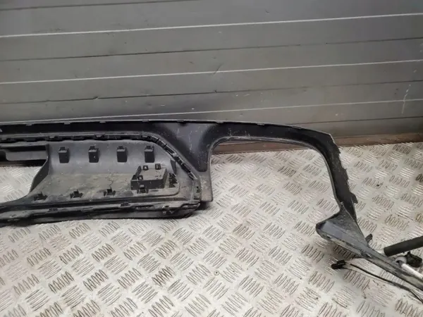 Audi Q8 2021 Bakre Stötfångarstrimma OEM 4M8807521D image 7