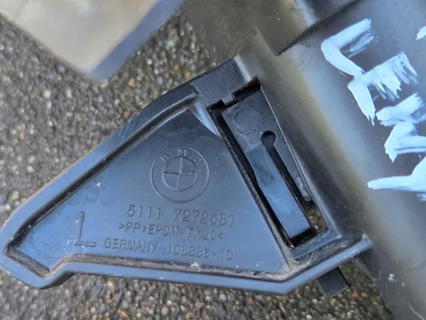 BMW1 F20 F21 Linker Ruitensproeier + Steun 7272581 7275657 image 7