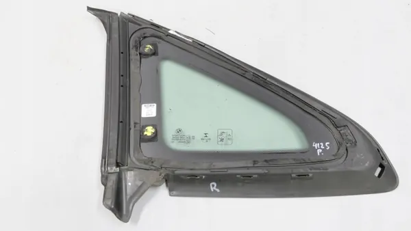 BMW F44 vaste rechter achterzijruit OEM 7483158 image 4