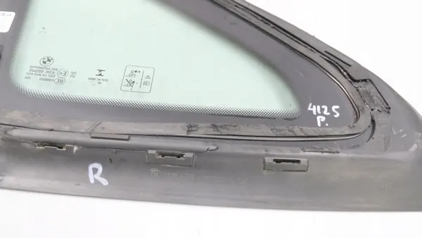 BMW F44 vaste rechter achterzijruit OEM 7483158 image 6