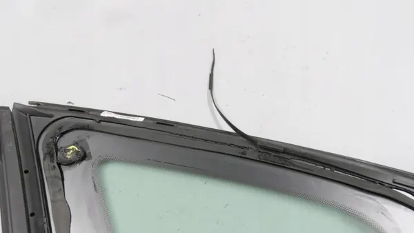 BMW F44 vaste rechter achterzijruit OEM 7483158 image 7