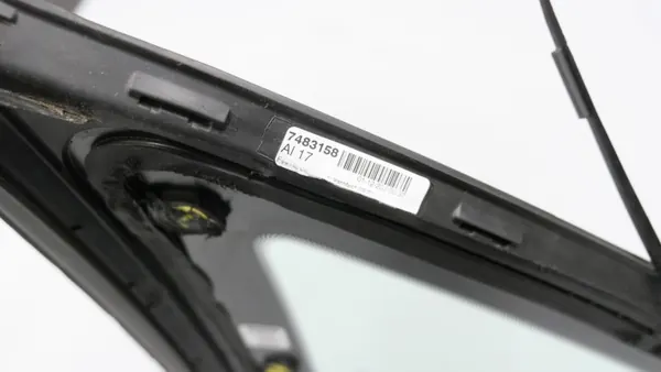 BMW F44 vaste rechter achterzijruit OEM 7483158 image 8