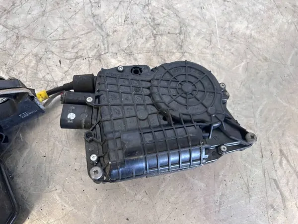 BMW X5M E70 Arrêt de porte OEM 7167579 Gauche Avant image 6