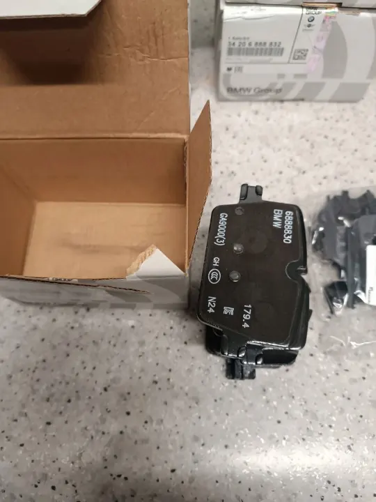 OEM 6888832 Bakre bromsbelägg för BMW 3-serien image 3