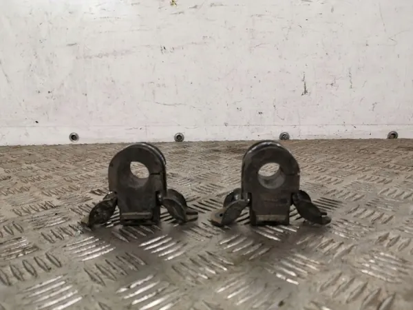 Soporte estabilizador delantero Nissan FBZ13085 - Usado image 2