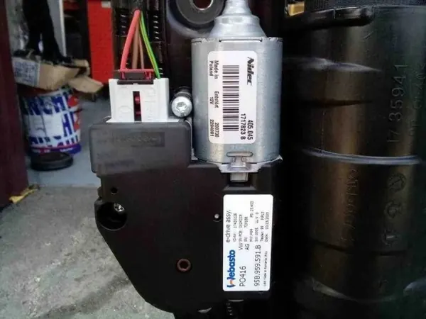 Techo solar Porsche Macan OEM 1735778 - Usado image 7