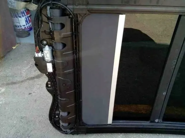 Techo solar Porsche Macan OEM 1735778 - Usado image 8