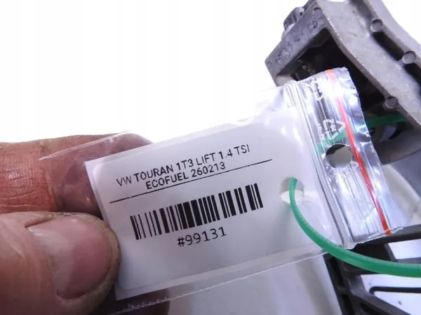 VW Touran Bakdörrhandtag Höger OEM 1T0837886B image 4