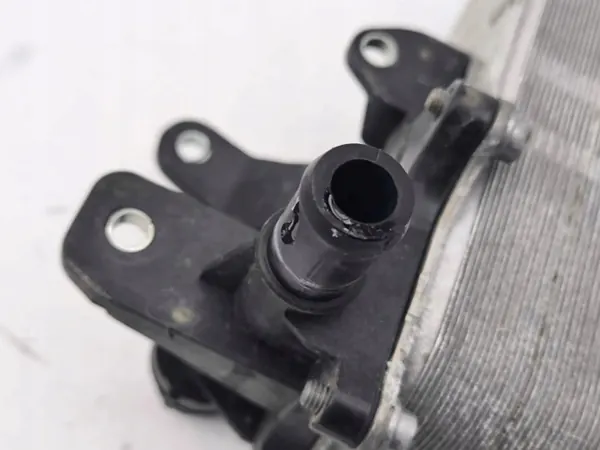 BMW i3 2017 Vaihteistoöljynjäähdytin OEM 7623685 image 4