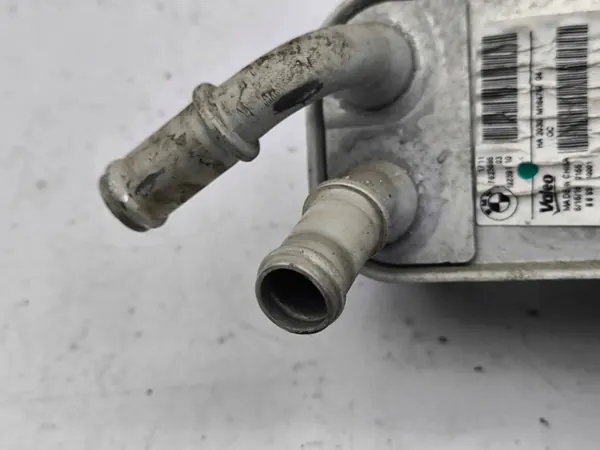 BMW i3 2017 Vaihteistoöljynjäähdytin OEM 7623685 image 5