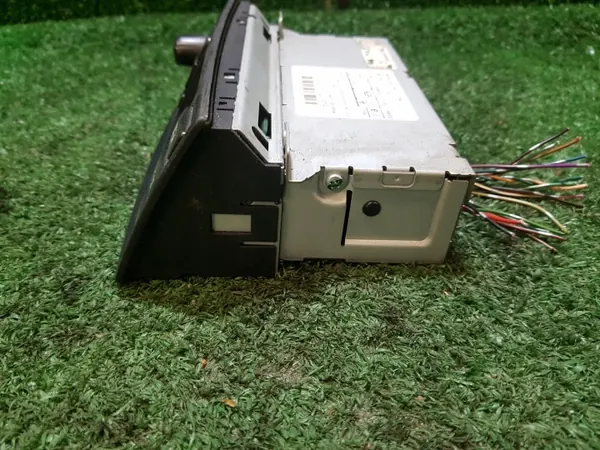 Écran radio Toyota Yaris 2005 OEM 861100D040 image 4
