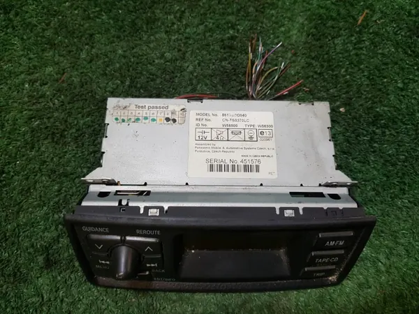 Écran radio Toyota Yaris 2005 OEM 861100D040 image 5