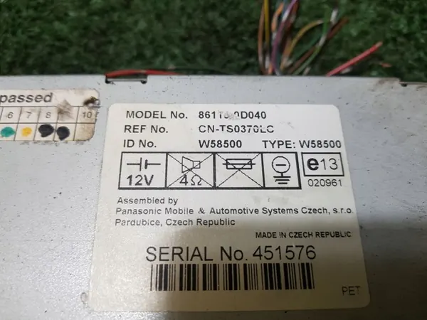 Écran radio Toyota Yaris 2005 OEM 861100D040 image 6