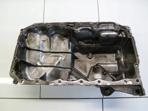 BMW 3 E90 2.0D Oljetank 7812360 image 2