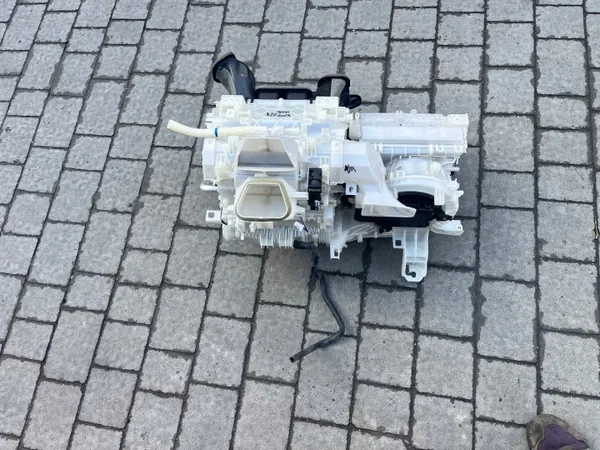 Lexus NX 300H Lämmitysyksikkö OEM NX 300H NAGRZEWNICA image 2