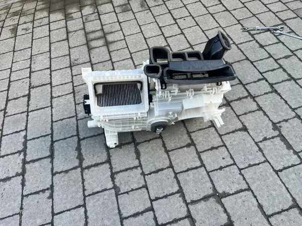 Lexus NX 300H Lämmitysyksikkö OEM NX 300H NAGRZEWNICA image 3