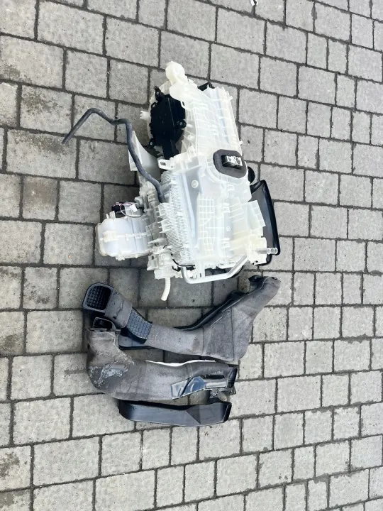 Lexus NX 300H Lämmitysyksikkö OEM NX 300H NAGRZEWNICA image 5