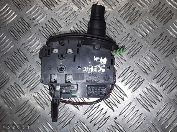 Commutateur Renault OEM AM-452651 - État Utilisé image 4