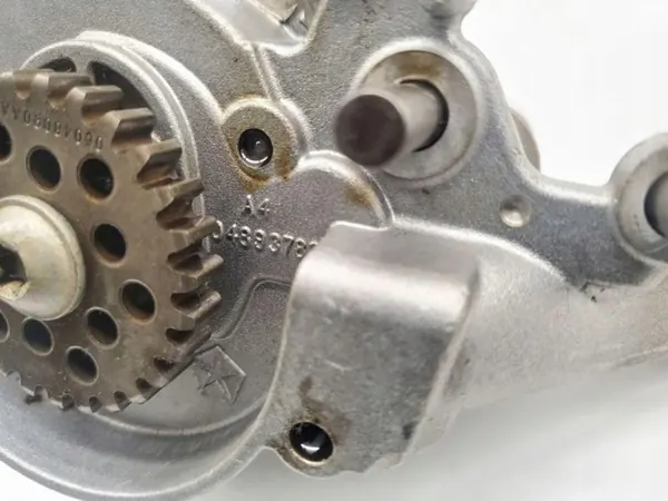 Bomba de aceite Chrysler Pacifica OEM 04893782 image 6