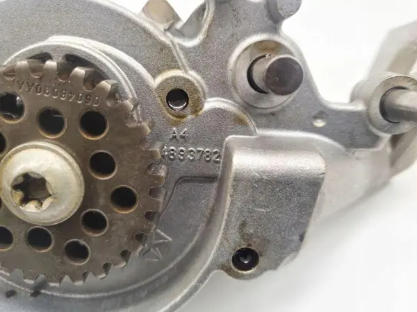 Bomba de aceite Chrysler Pacifica OEM 04893782 image 7