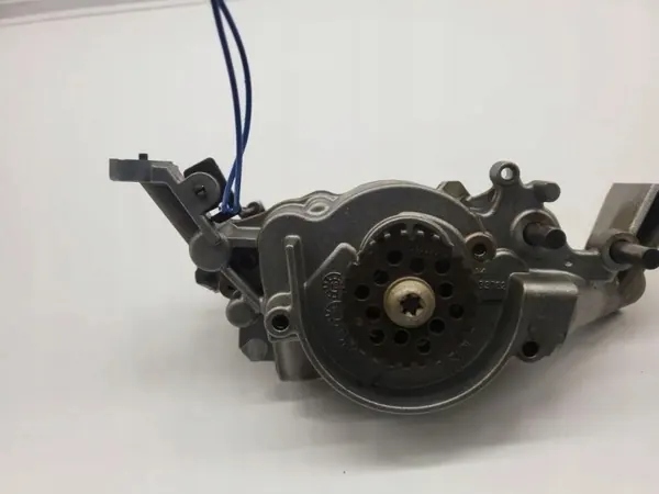 Bomba de aceite Chrysler Pacifica OEM 04893782 image 9