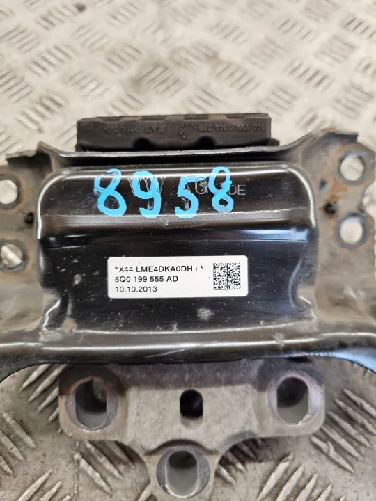 Versnellingsbaksteun OEM 5Q0199555AD voor Skoda Octavia III image 2