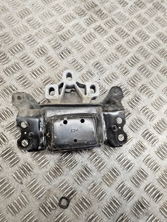 Versnellingsbaksteun OEM 5Q0199555AD voor Skoda Octavia III image 3