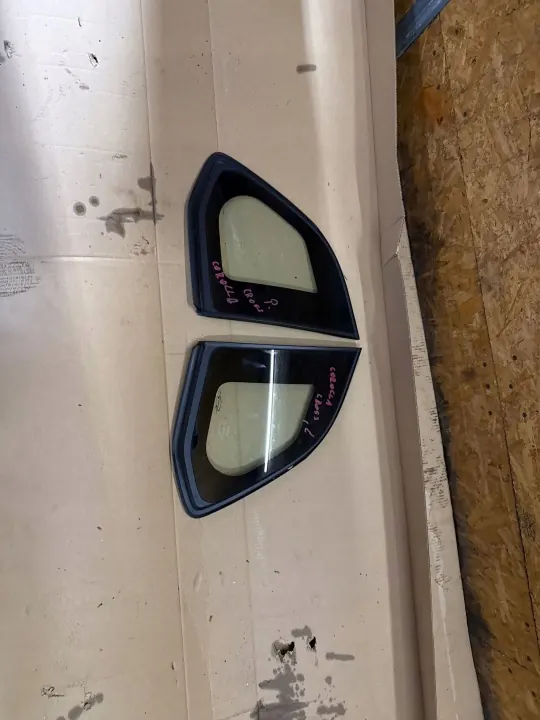 Bakre sidoruta OEM CUN179 Toyota Corolla Cross image 2
