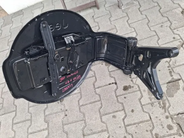 Pyörän kiinnityskansi OEM 5HF06TRMAJ Jeep Cherokee Liberty KJ image 3